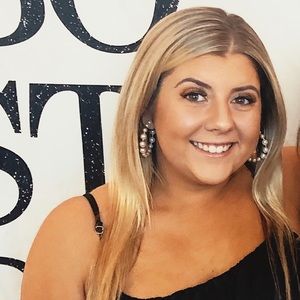 Meet your Posher, Casey